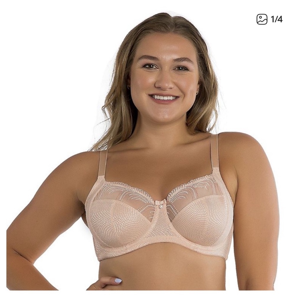 Elegant Lace Women's Bra in Soft Pink